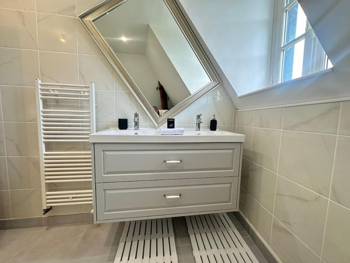 S Bayleved'Air Duplex Vue Chateau, Balneo Et Sauna Sedan Exterior photo